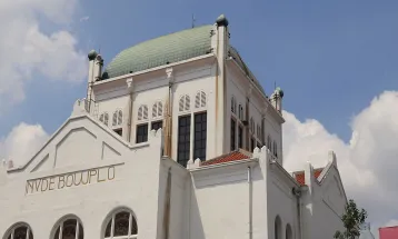 Cut Meutia Mosque, Dutch Building Functioning as Mosque