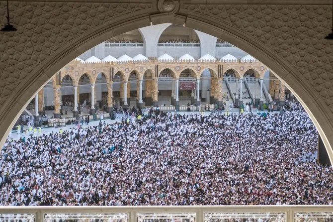 Saudi Arabia Facilitates Tawaf Worshippers With Golf Car at Grand Mosque
