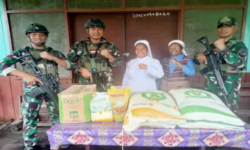 TNI Task Forces Patrolled and Distributed Basic Necessities to The Krepkuri Nuns