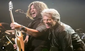 Jadi Pahlawan! Detik-detik Jon Bon Jovi Cegah Wanita yang Mau Bunuh Diri