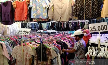 Anak Muda dan Thrifting: Alasan di Balik Pakaian Bekas Begitu Digemari