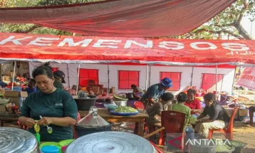 Kemensos Siapkan 17.624 Porsi Makanan Per Hari untuk Pengungsi Erupsi Lewotobi