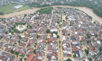 BSI Distributes Food and Sanitation Supplies to Jabodetabek Flood Victims